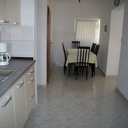 Daire Apartments Ivan 1624 *